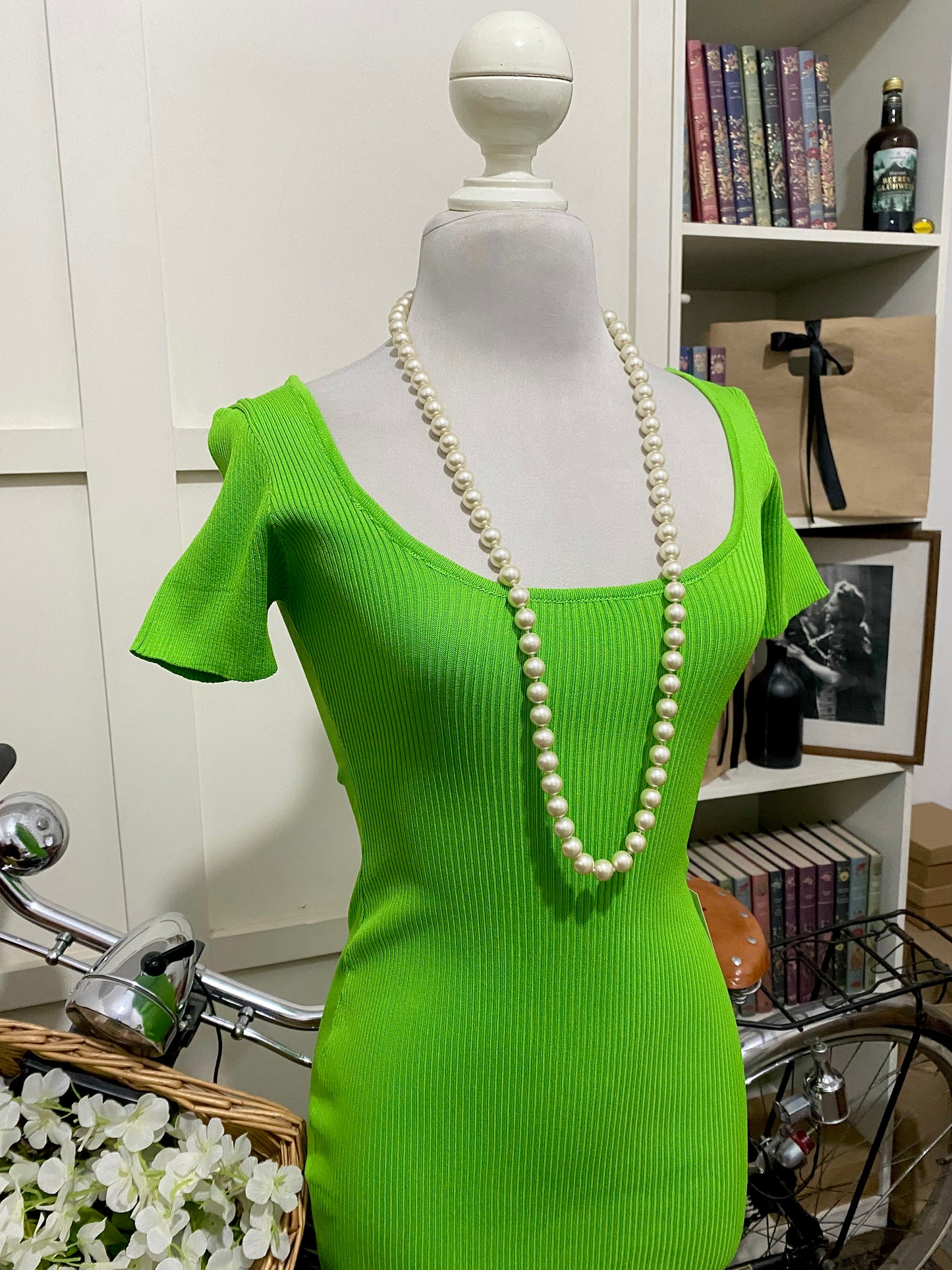 Vestido corto ajustado verde limón manga corta