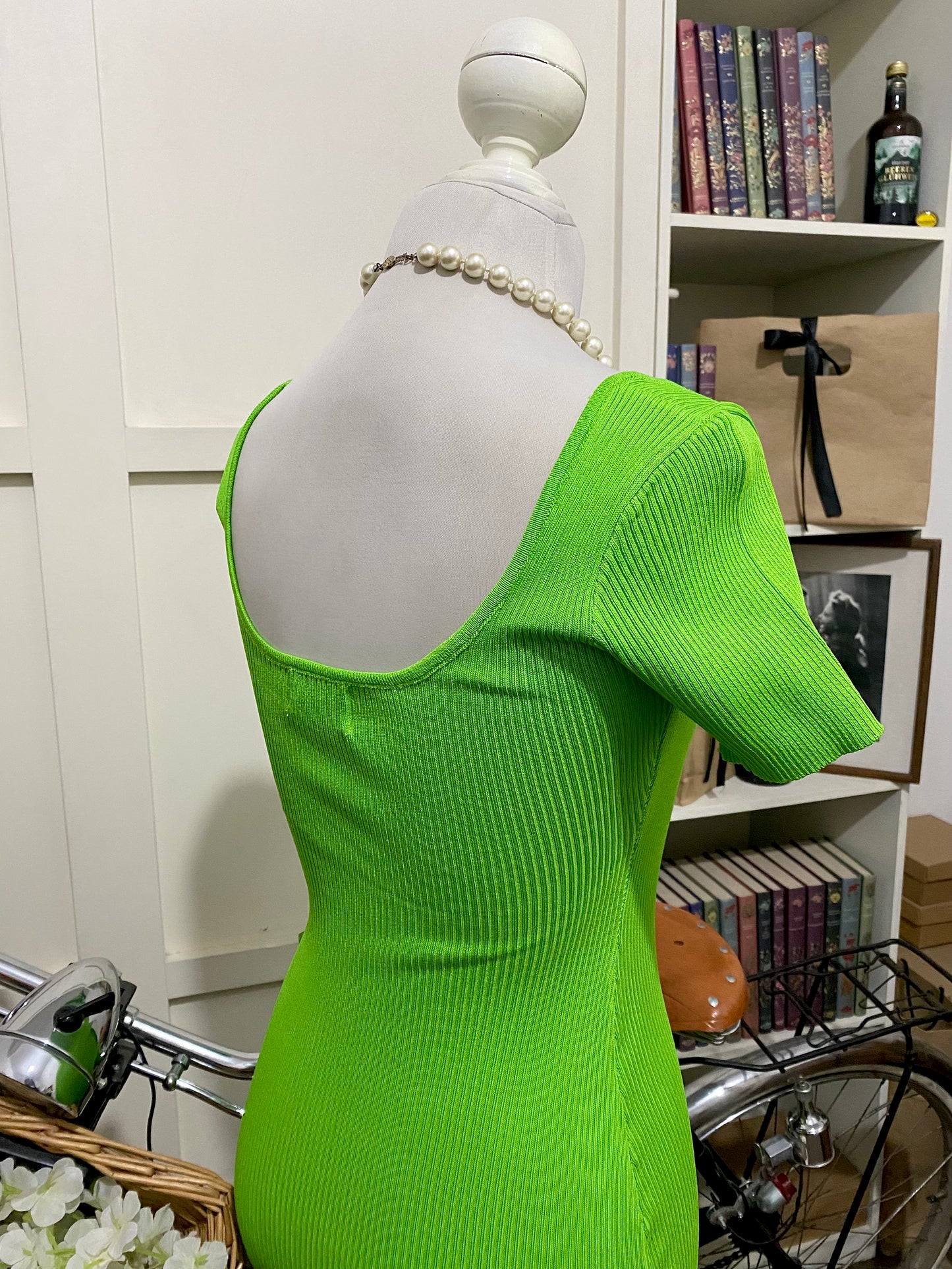 Vestido corto ajustado verde limón manga corta