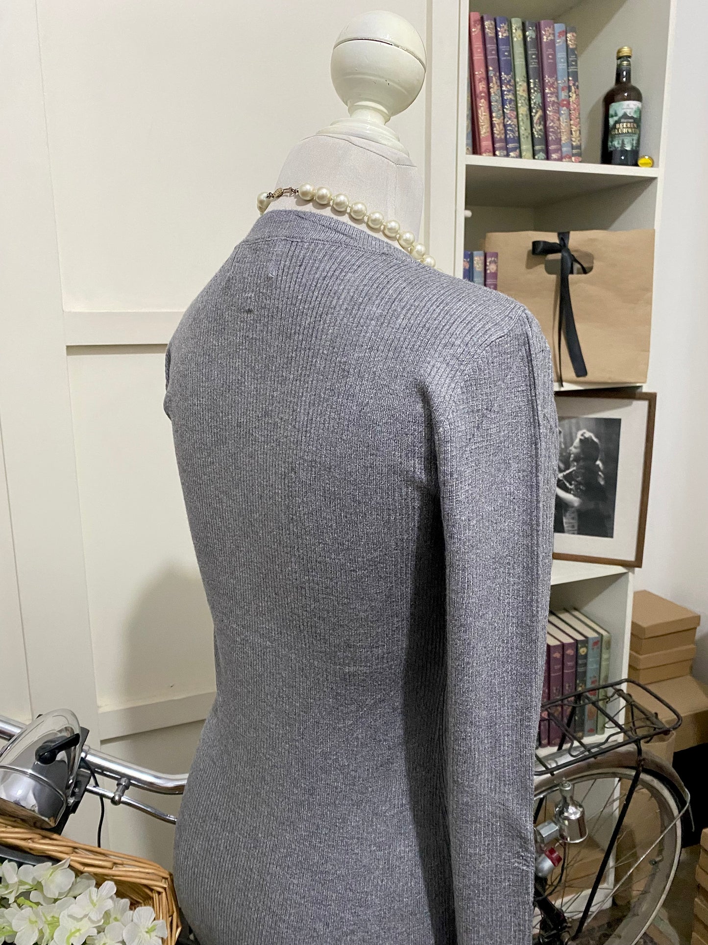 Vestido midi ajustado gris manga larga