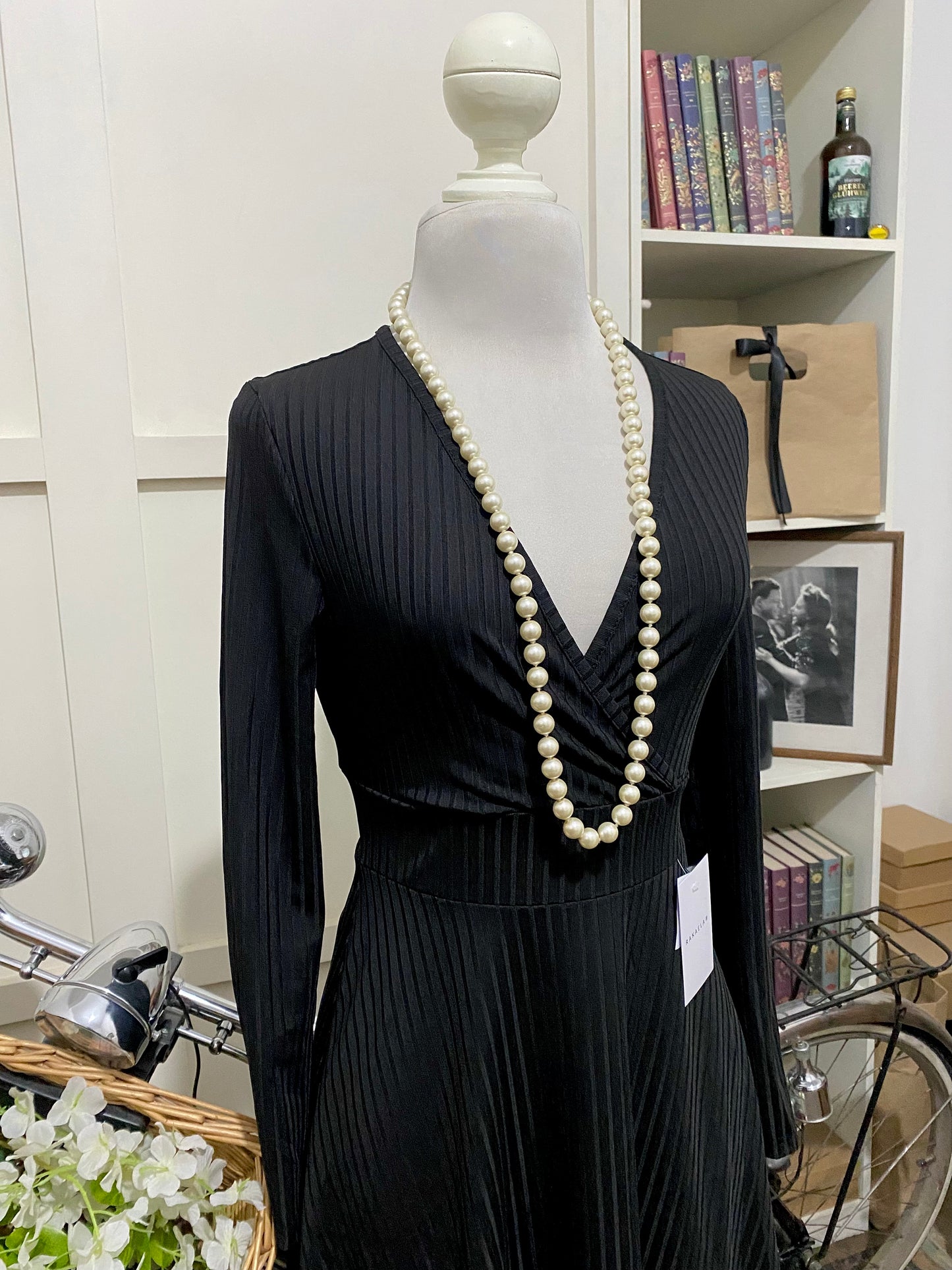 Vestido corto línea A negro manga larga
