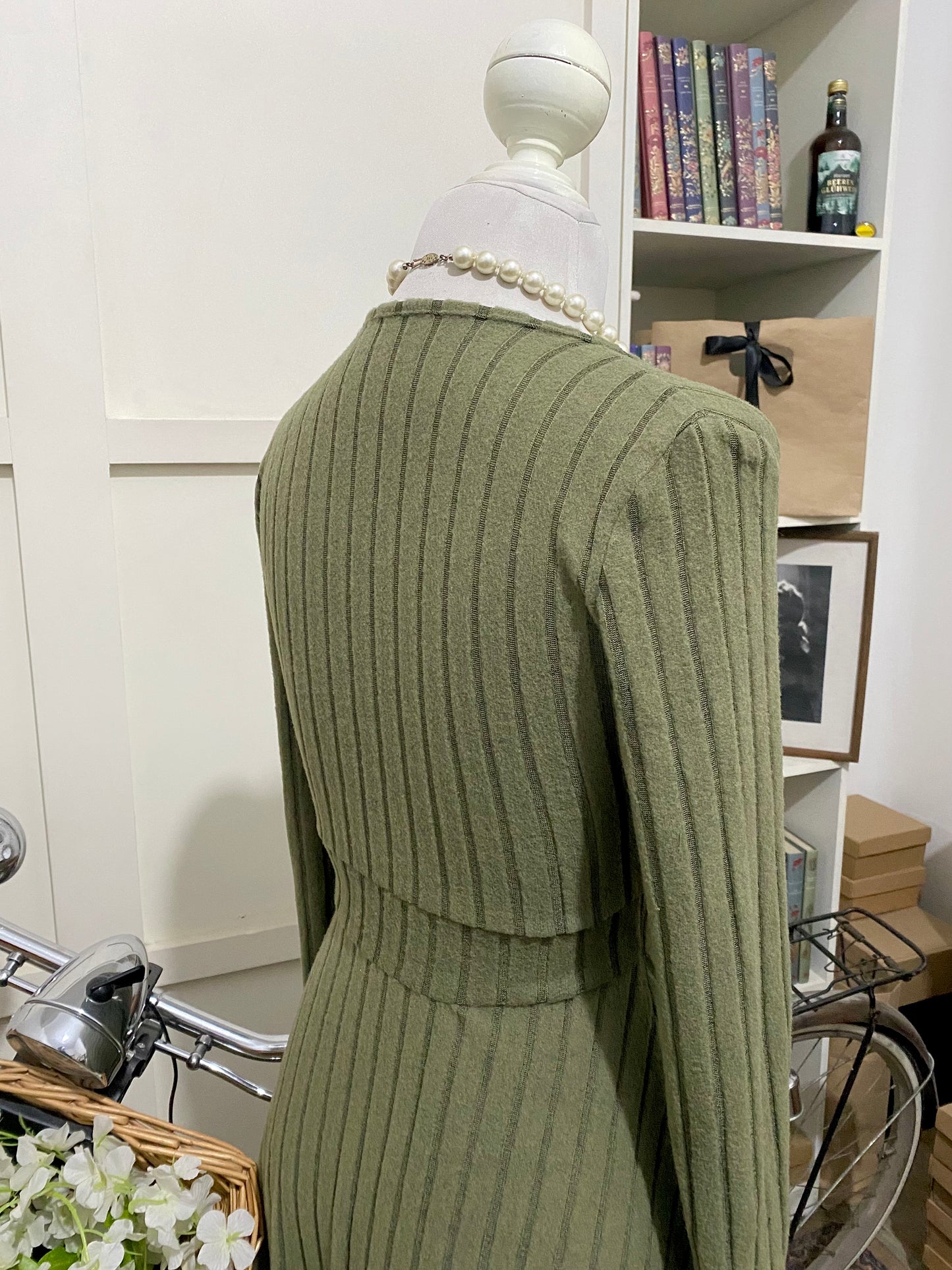 Vestido corto línea A verde militar manga larga