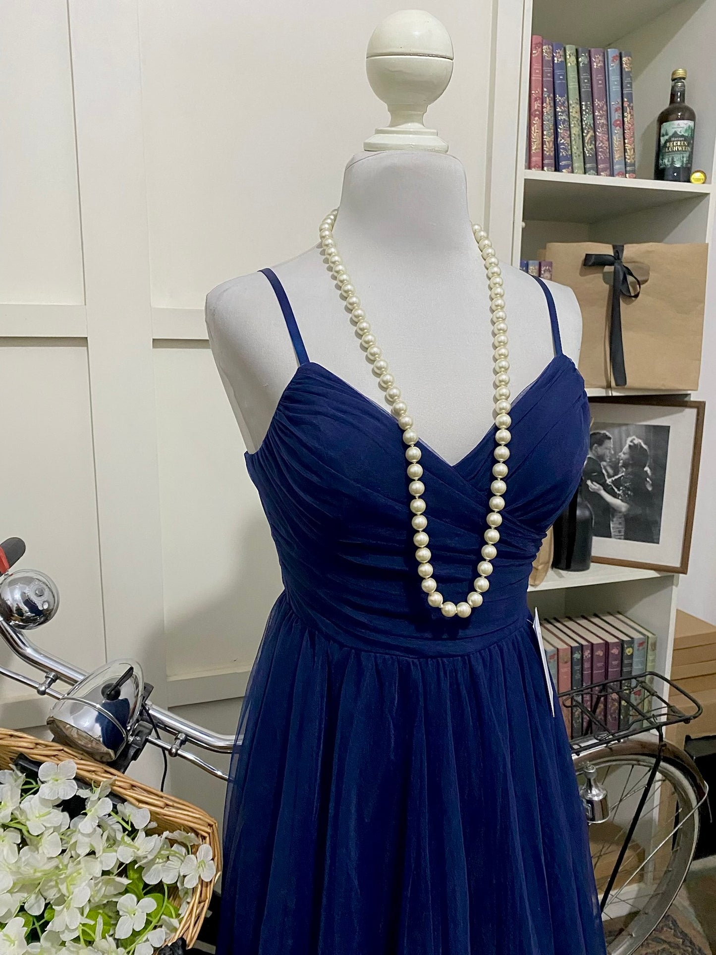 Renata, vestido largo línea A azul marino tirantes