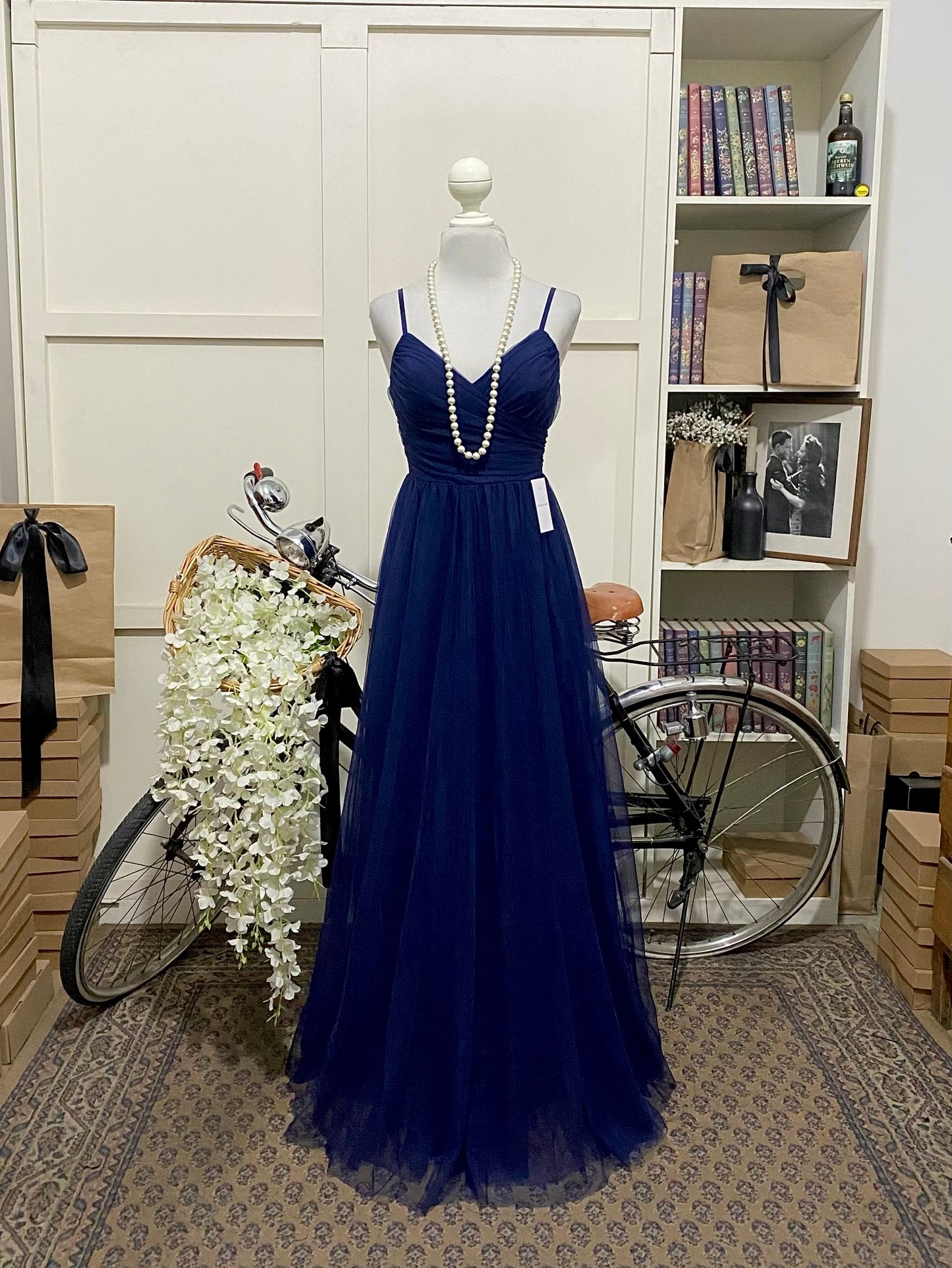 Renata, vestido largo línea A azul marino tirantes