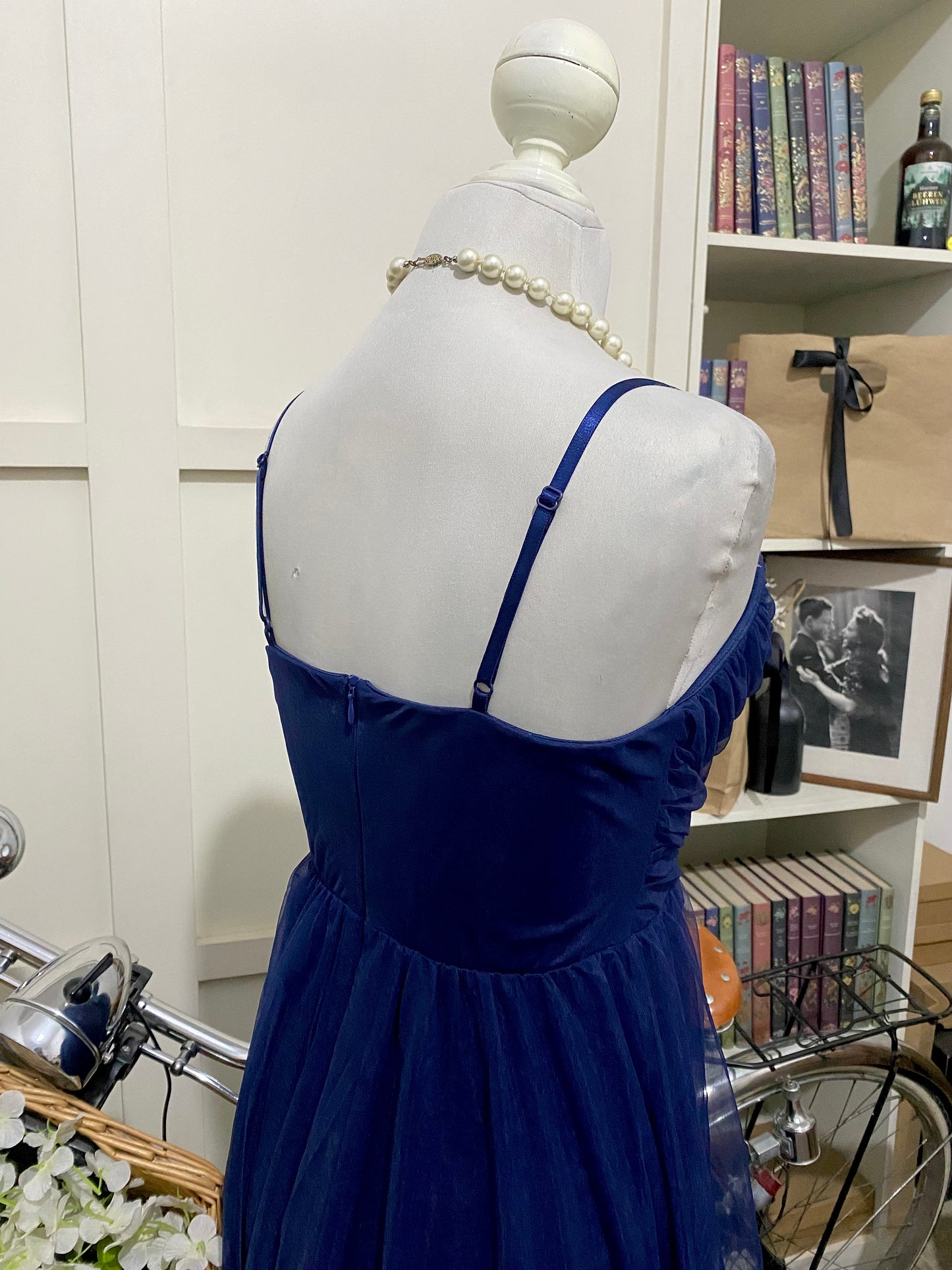 Renata, vestido largo línea A azul marino tirantes