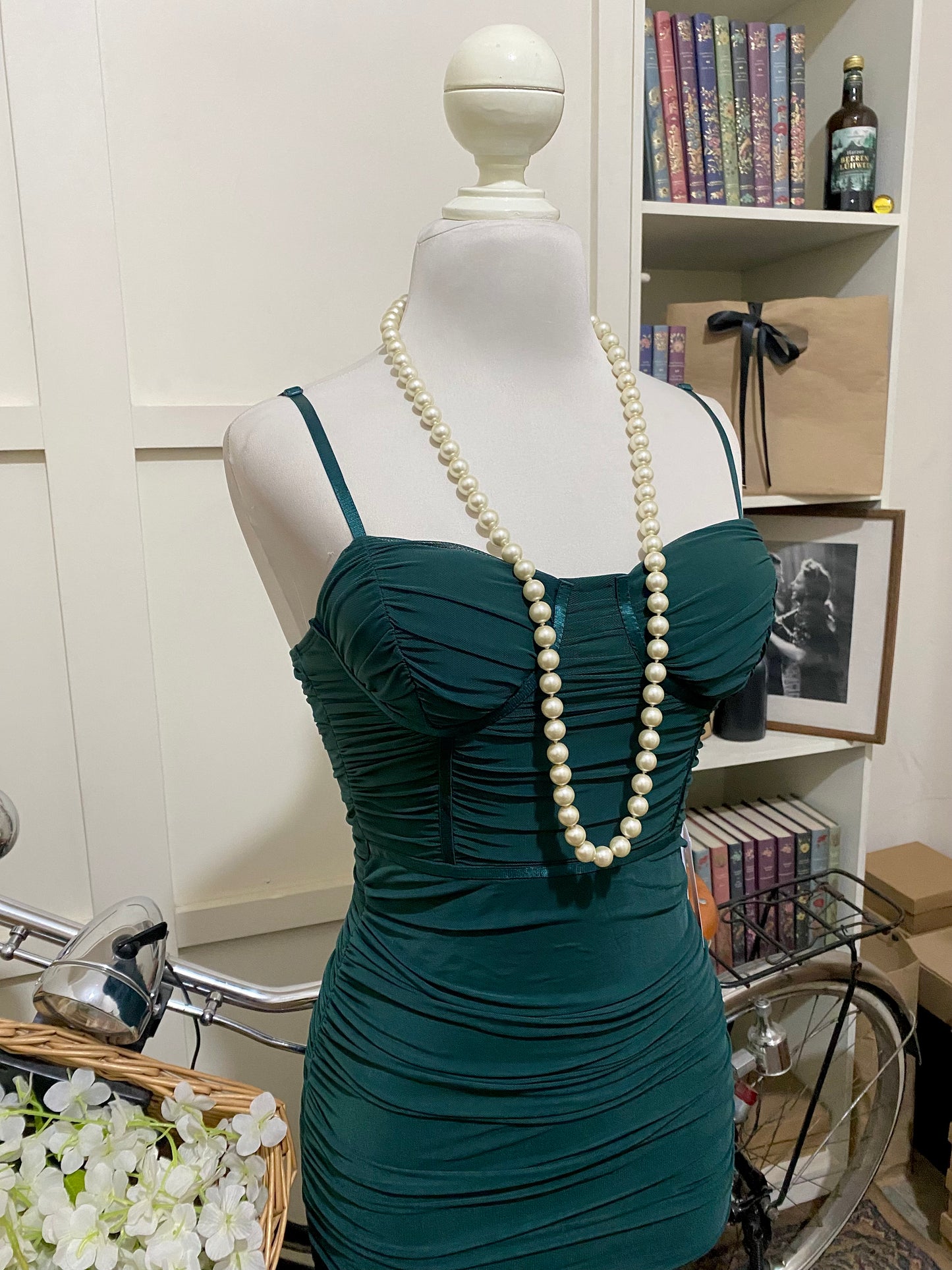Vestido midi ajustado verde oscuro tirantes