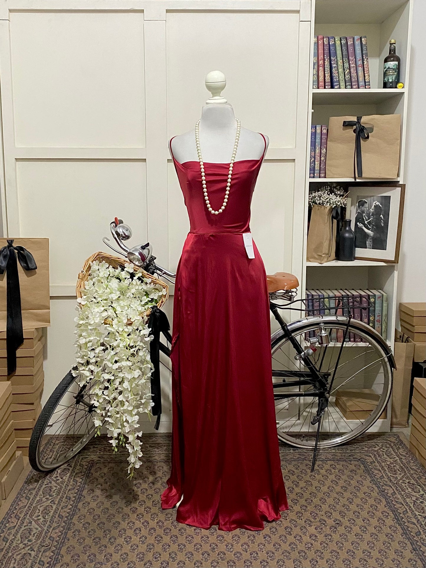 Schedewska, vestido largo línea A burdeos o tinto tirantes