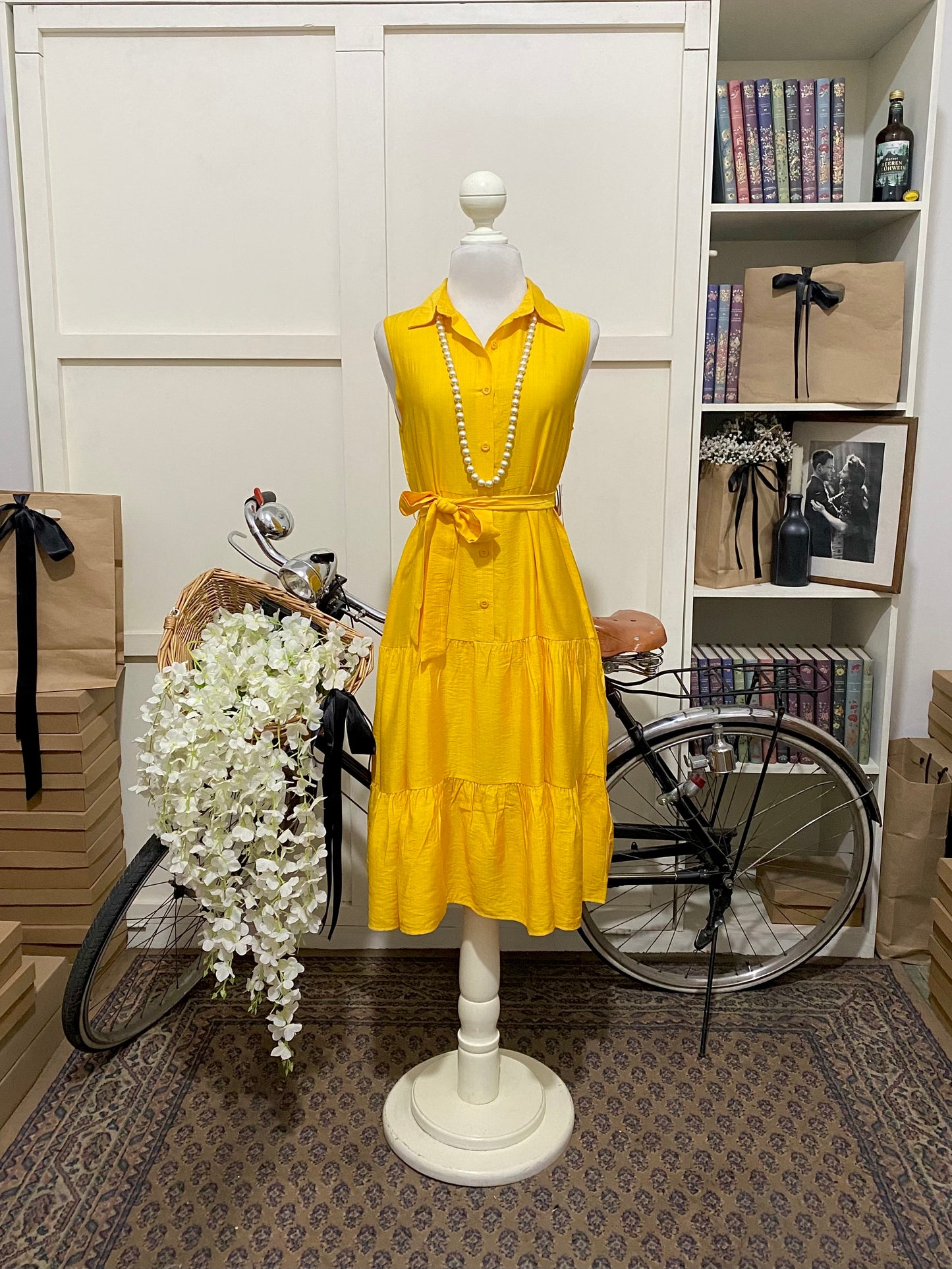 Vestido midi línea A amarillo sin manga