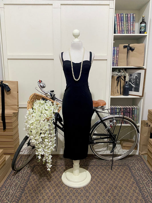 Vestido midi ajustado negro tirantes