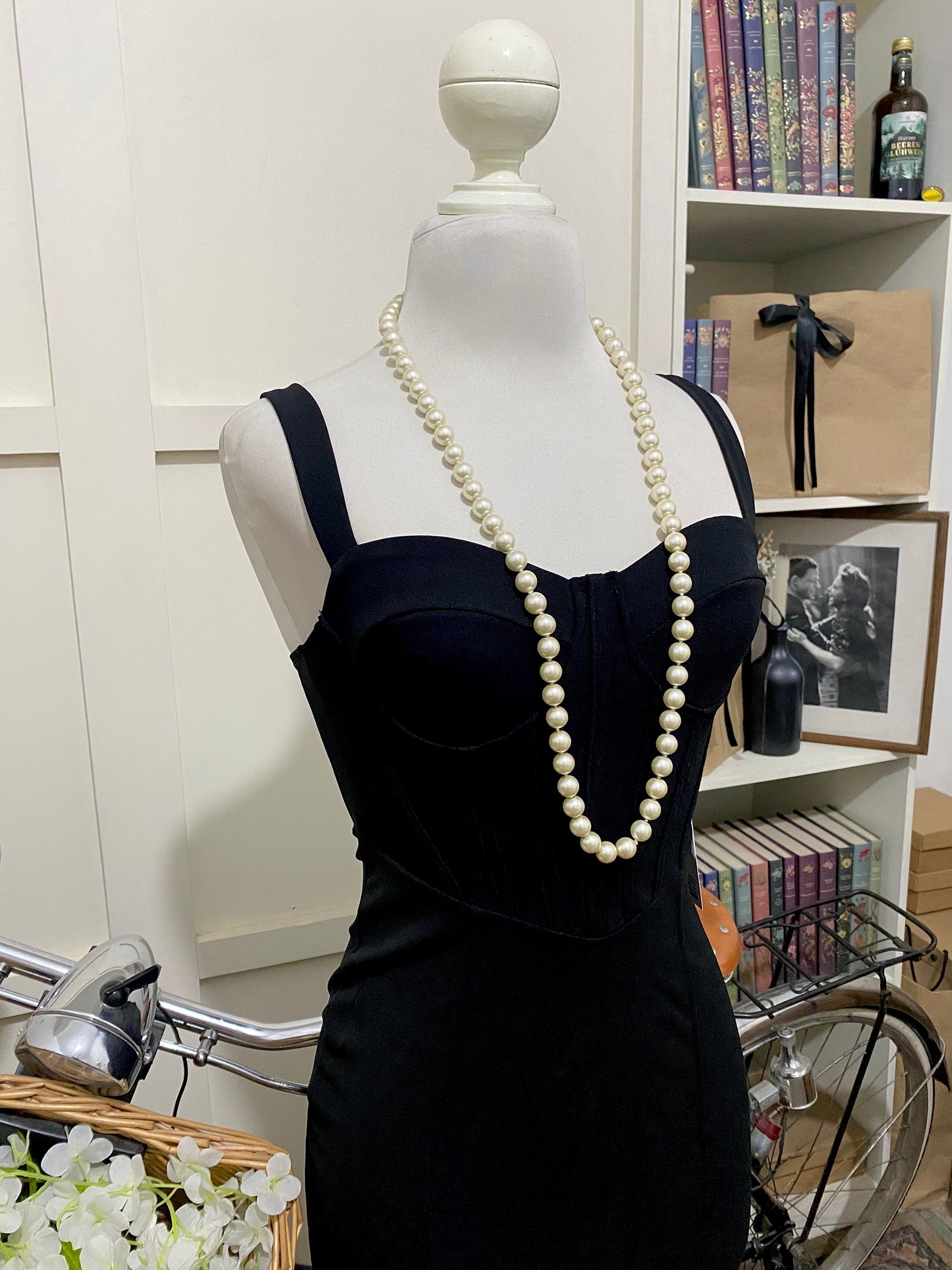 Vestido midi ajustado negro tirantes