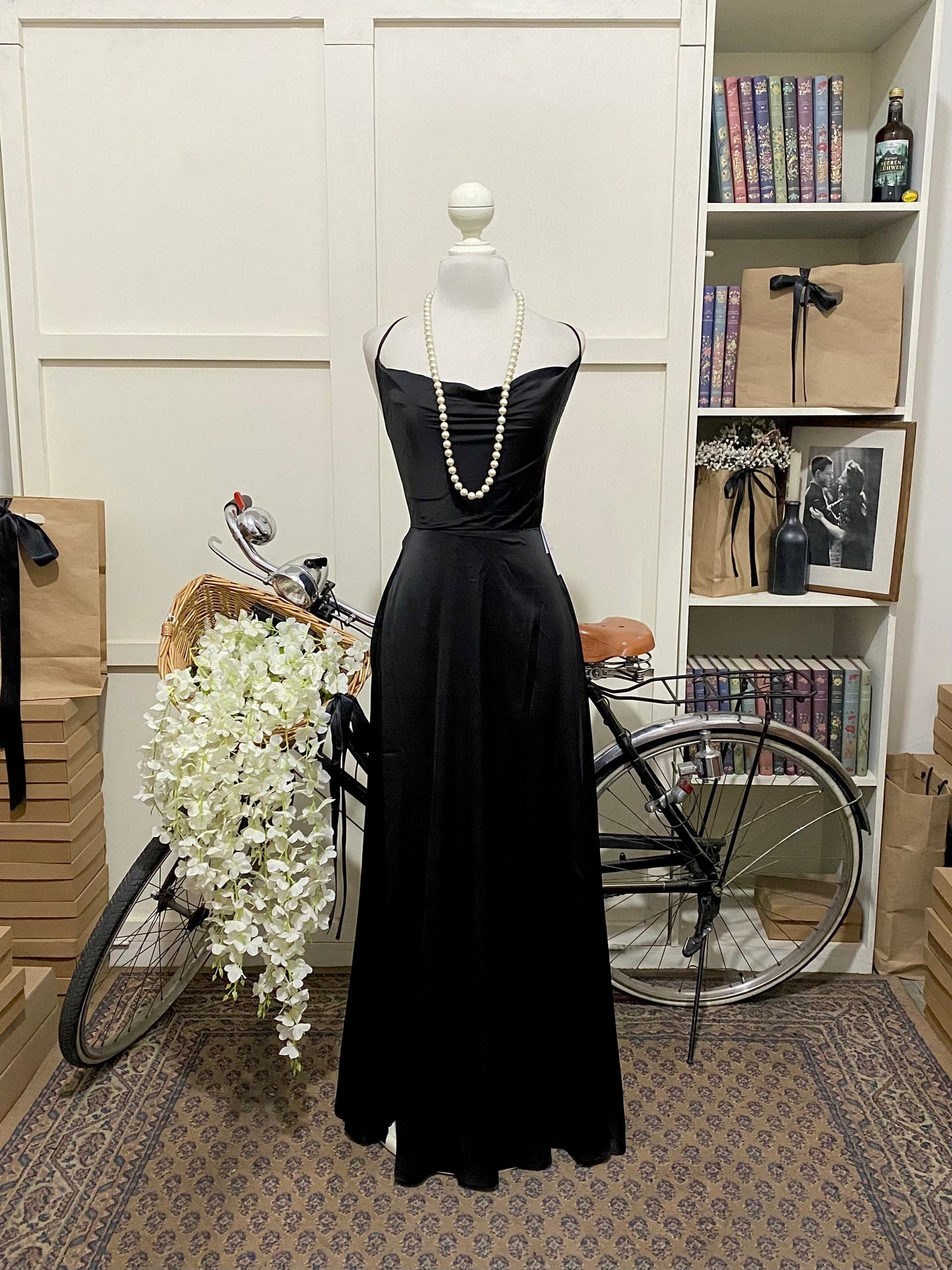 Vestido largo línea A negro tirantes