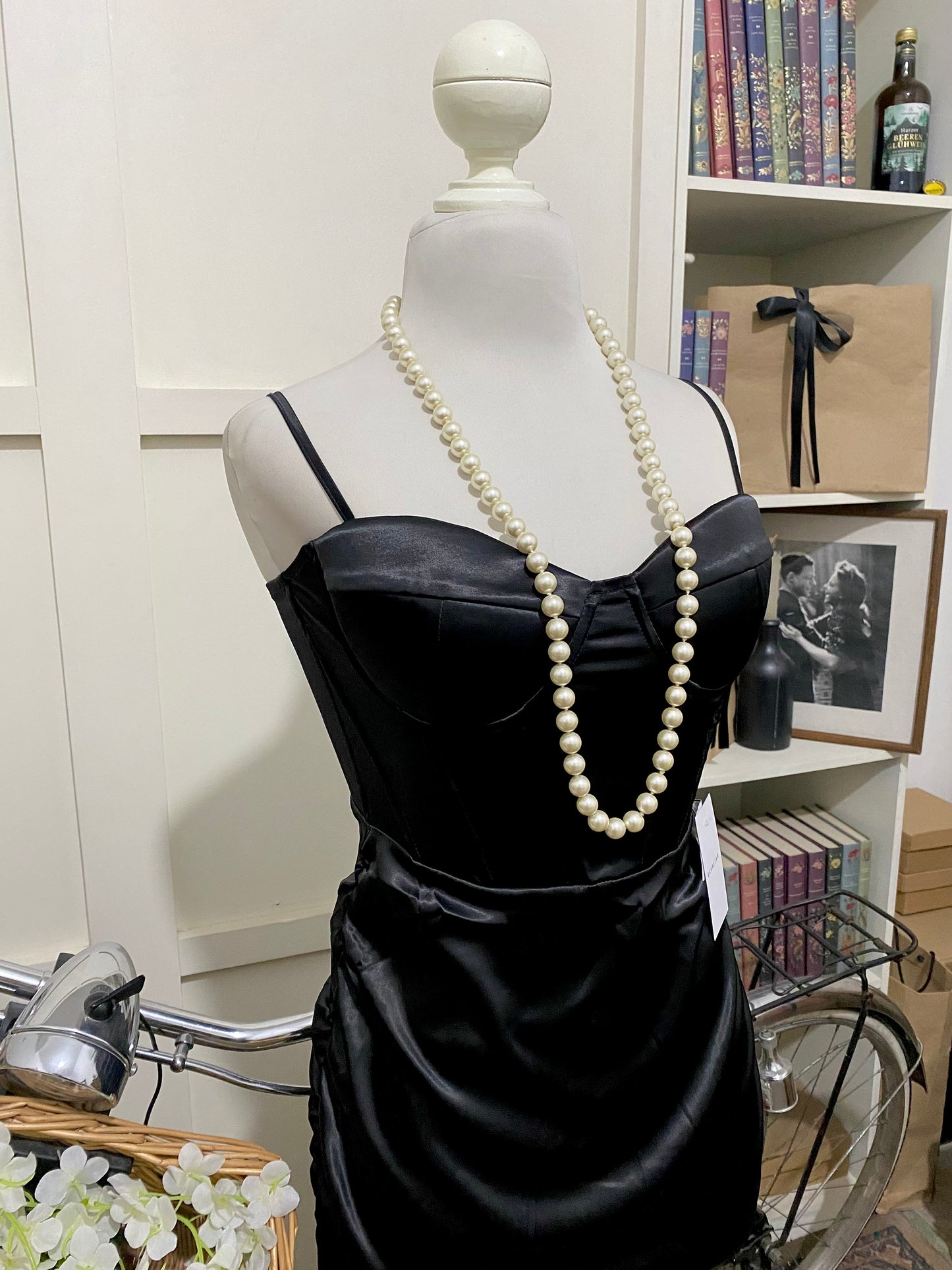 Vestido corto ajustado negro tirantes