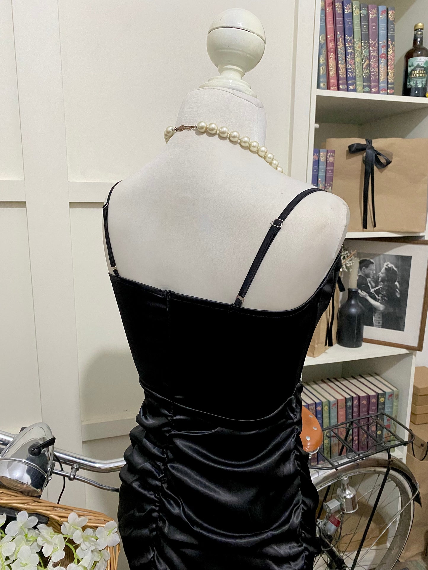 Vestido corto ajustado negro tirantes