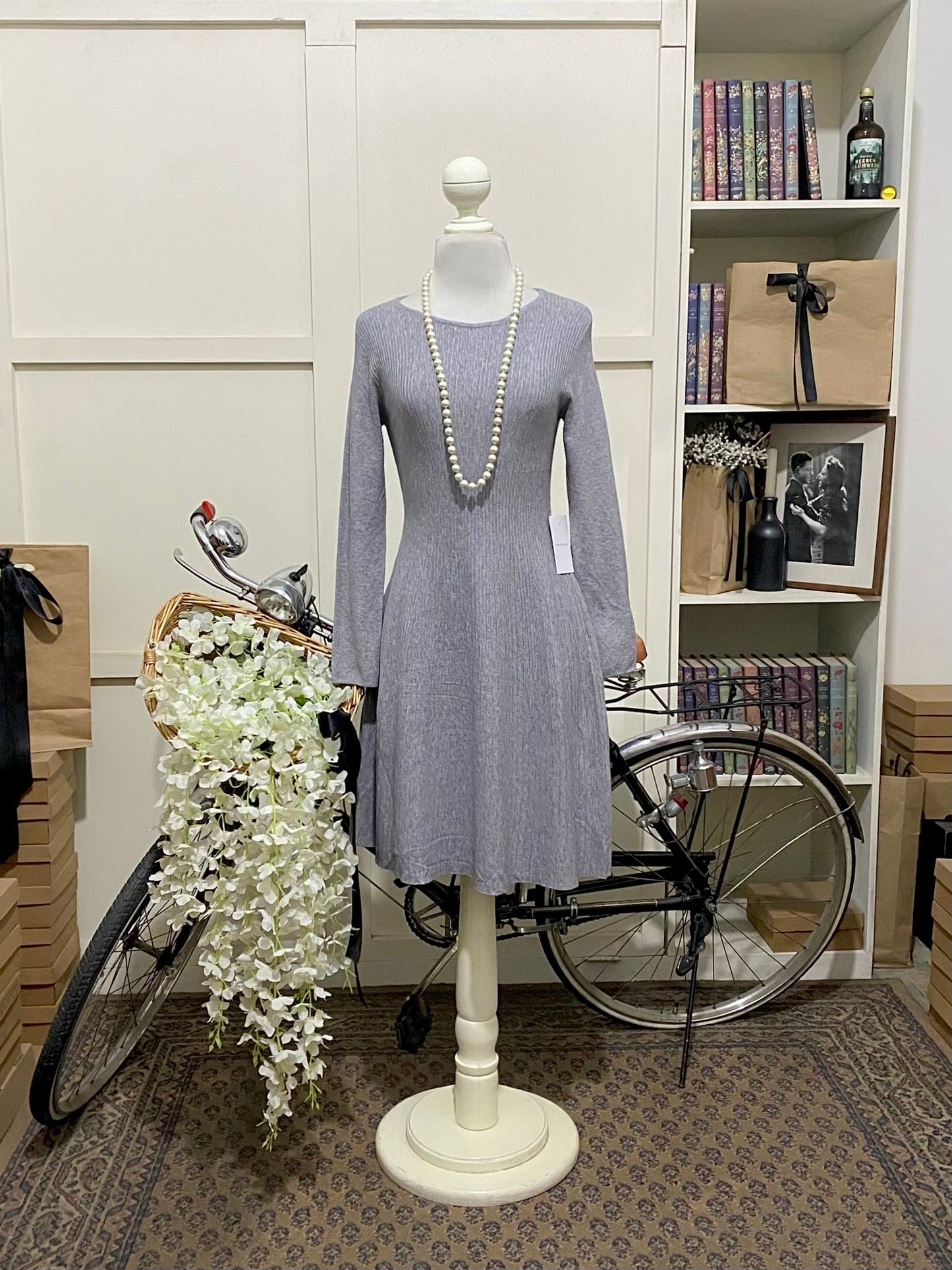 Yaiza, vestido corto línea A gris manga larga
