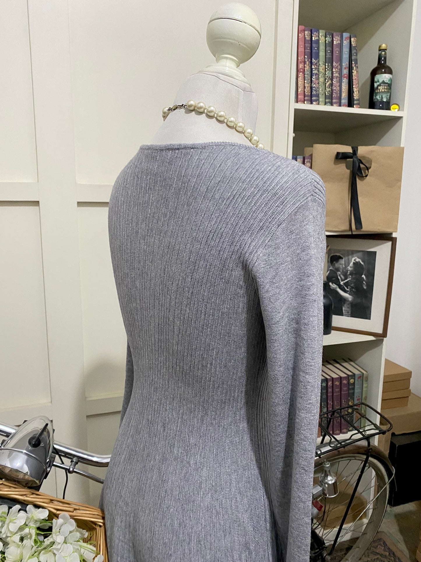 Yaiza, vestido corto línea A gris manga larga