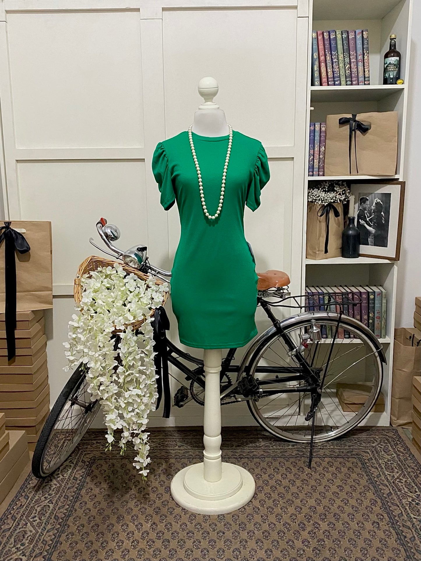 Vestido corto ajustado verde manga corta
