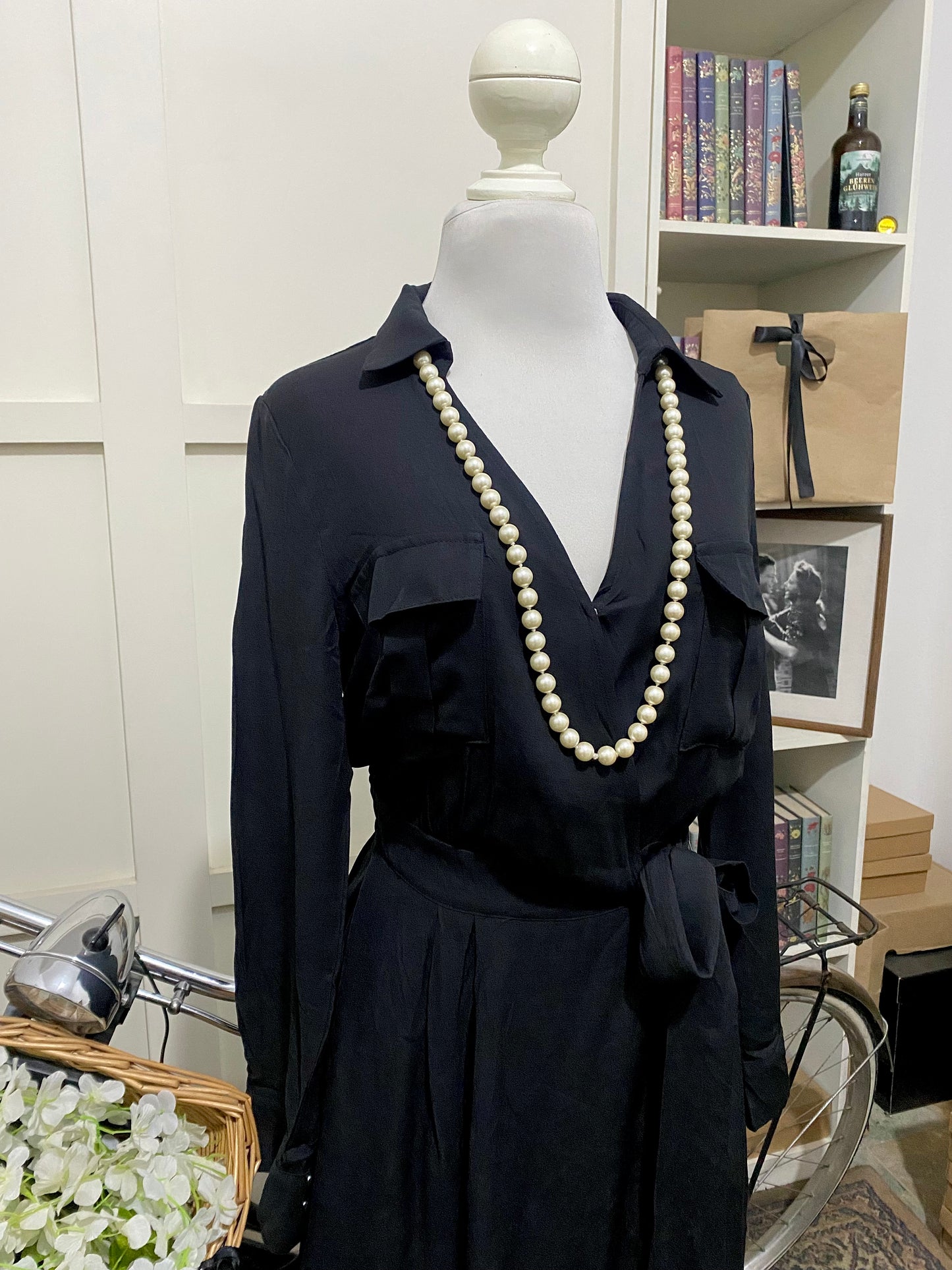 Edda, vestido midi línea A negro manga larga