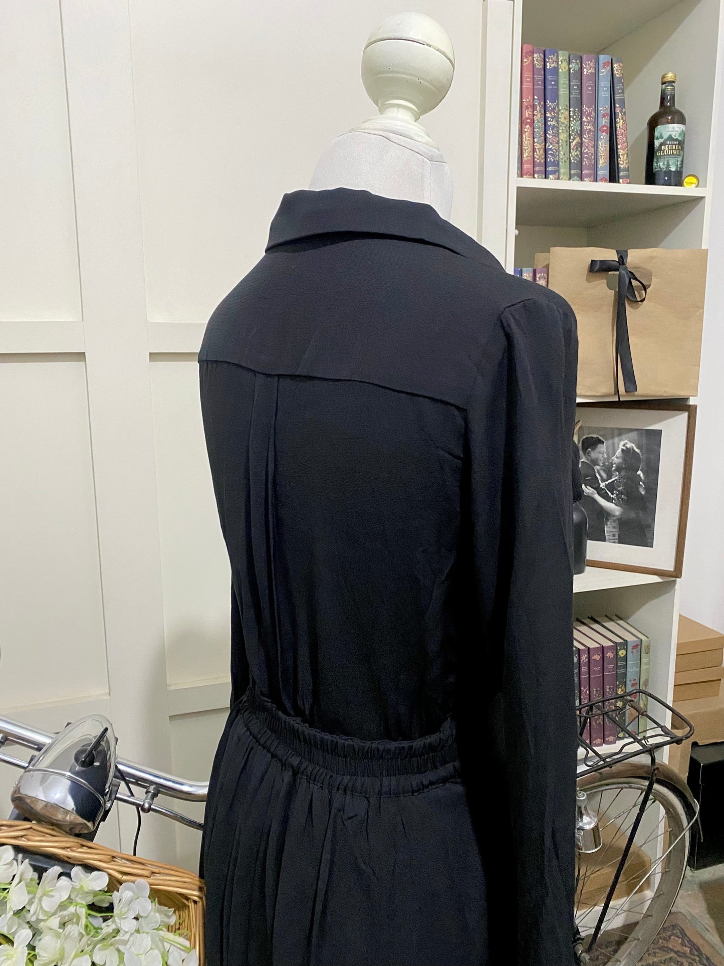 Edda, vestido midi línea A negro manga larga