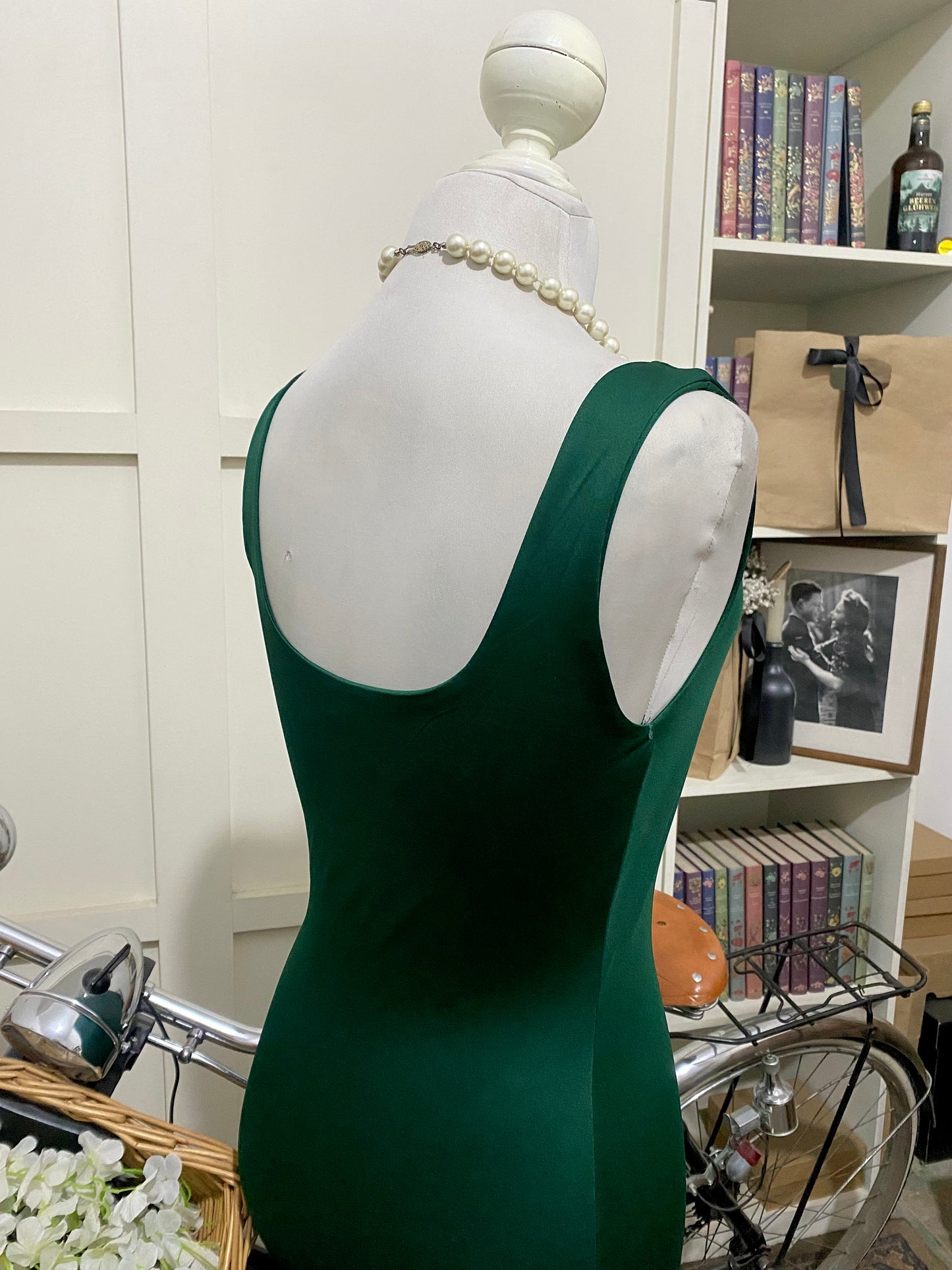 Caliope, vestido midi ajustado verde tirantes