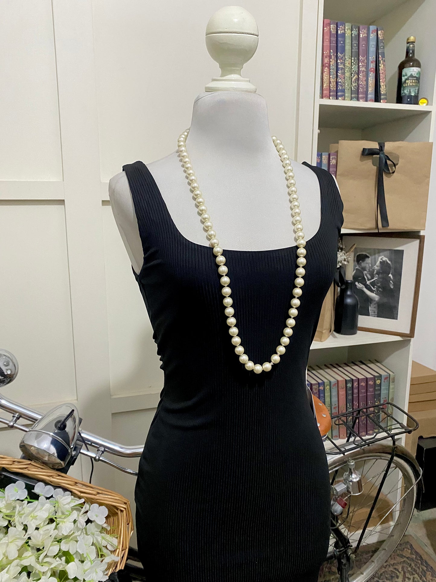 Mariza, vestido midi ajustado negro tirantes
