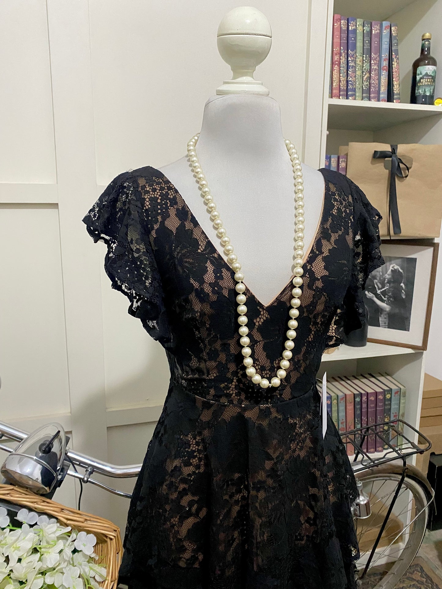 Santina, vestido midi linea A negro sin manga