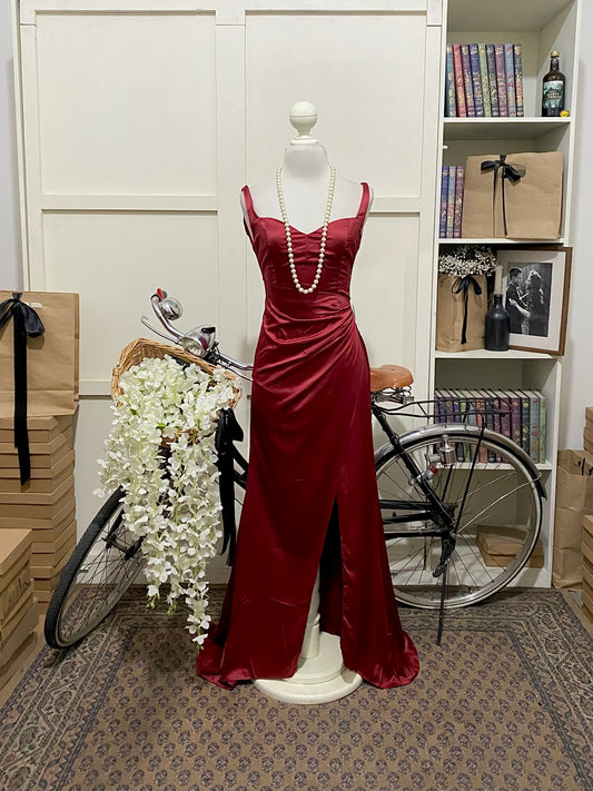 Vestido largo ajustado burdeos o tinto tirantes