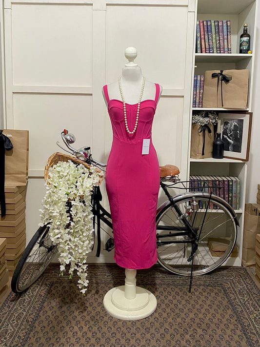 Vestido midi ajustado fucsia tirantes